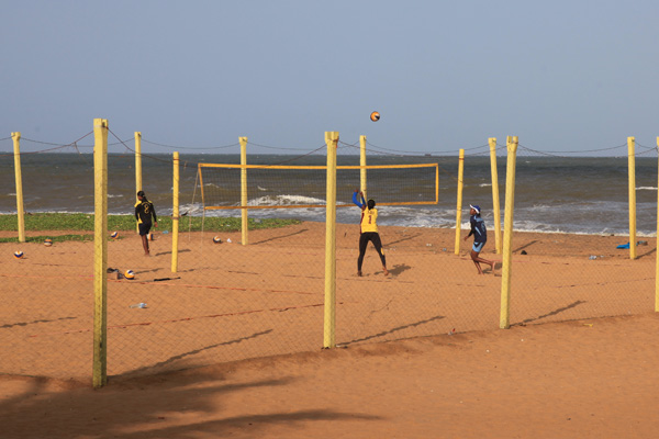 Beachvolleyballveld aan het strand